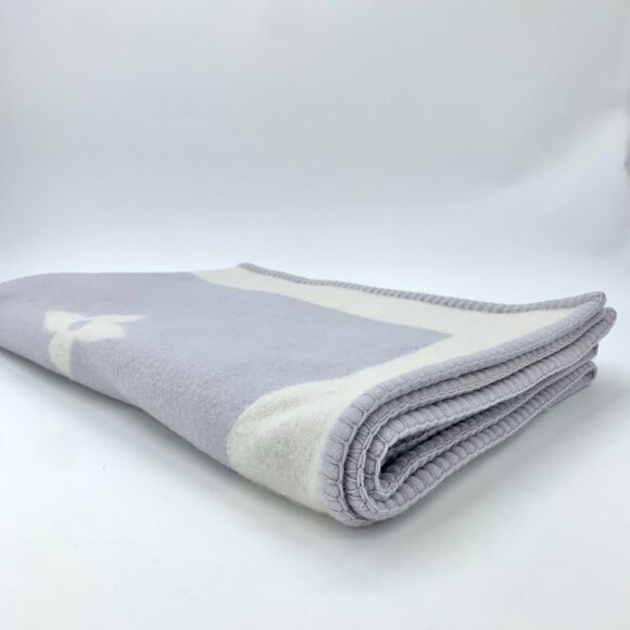 Louis Vuitton Light Purple Logo Embossed Wool & Cashmere Blanket - Picture 8 of 9